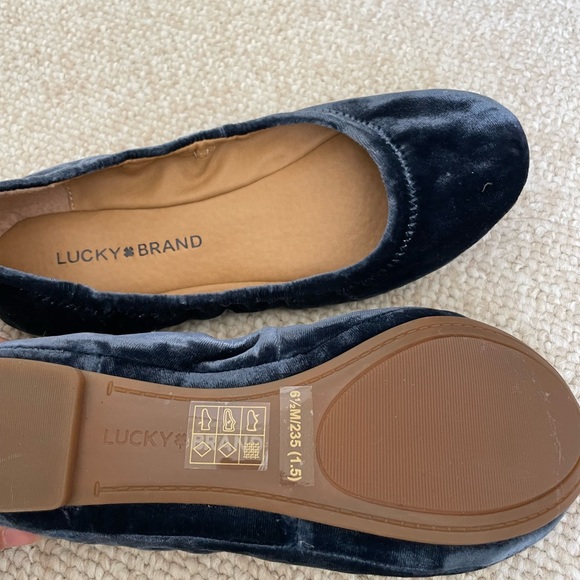 Blue lucky brand velvet flats - Picture 2 of 2